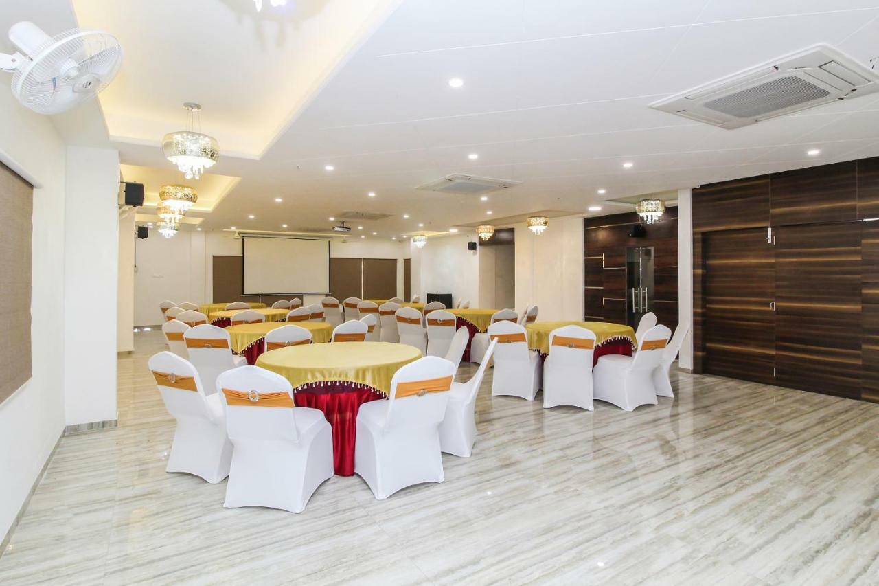 Capital O 40833 Maharaja Hotel & Restaurant 카시푸르 외부 사진